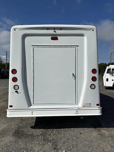 2017 Goshen E450 Cutaway - Image 6