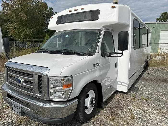 2015 Champion E450 Cutaway - Image 2