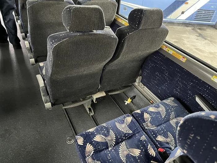 2014 Mci J4500 ADA Coach - Image 10