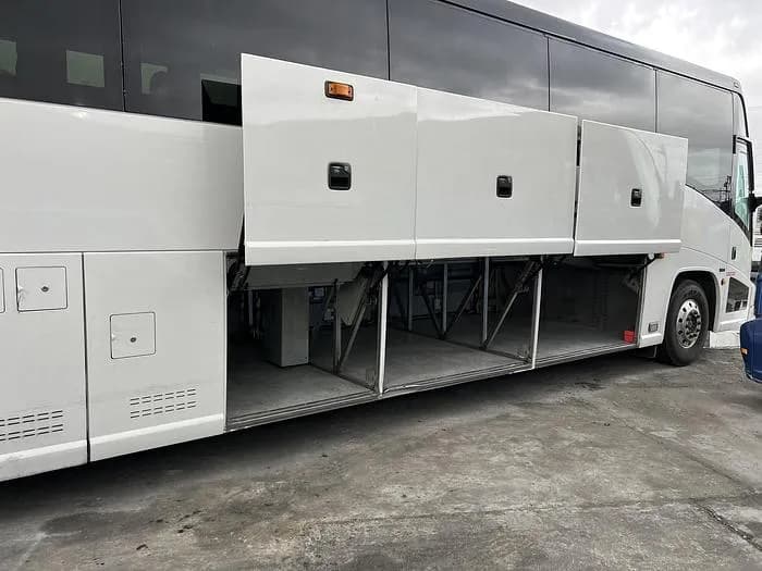 2014 Mci J4500 ADA Coach - Image 7