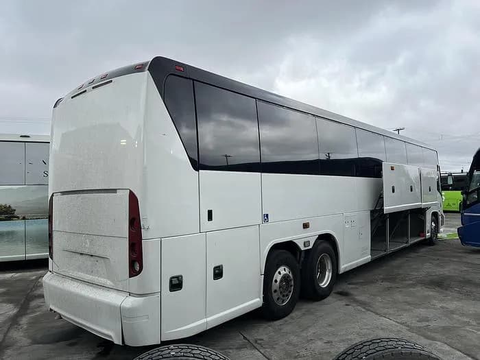 2014 Mci J4500 ADA Coach - Image 4