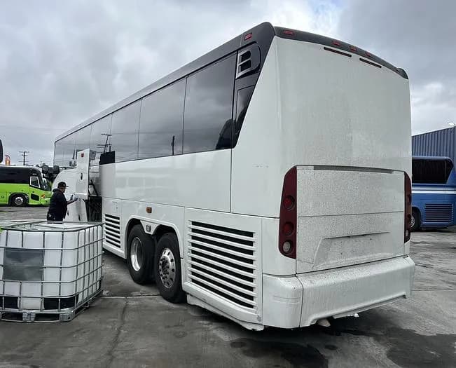 2014 Mci J4500 ADA Coach - Image 8
