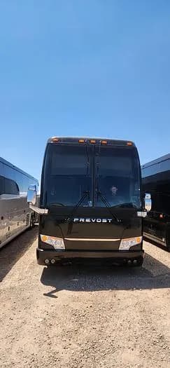 2015 Prevost H3-45 Coach - Image 3