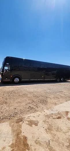 2015 Prevost H3-45 Coach - Image 2
