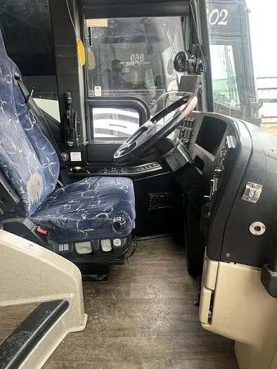 2015 Prevost H3-45 Coach - Image 6