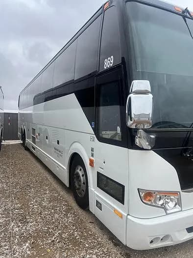 2015 Prevost H3-45 Coach - Image 1