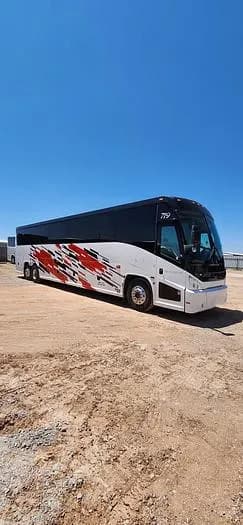 2016 Mci J4500 Coach - Image 2