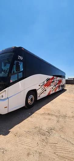 2016 Mci J4500 Coach - Image 1