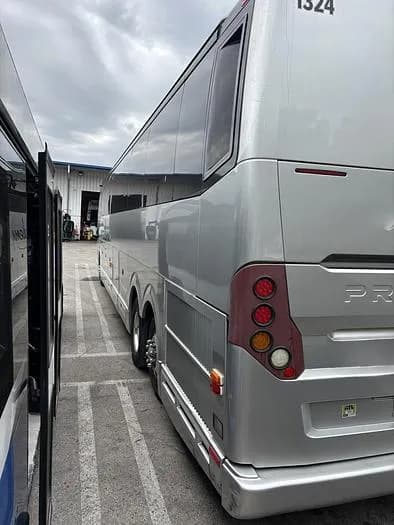 2016 Prevost H3-45 Coach - Image 8