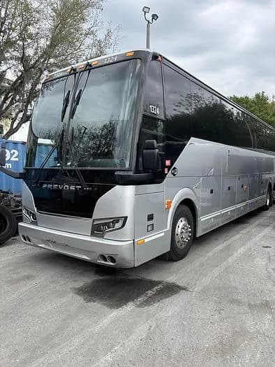 2016 Prevost H3-45 Coach - Image 5