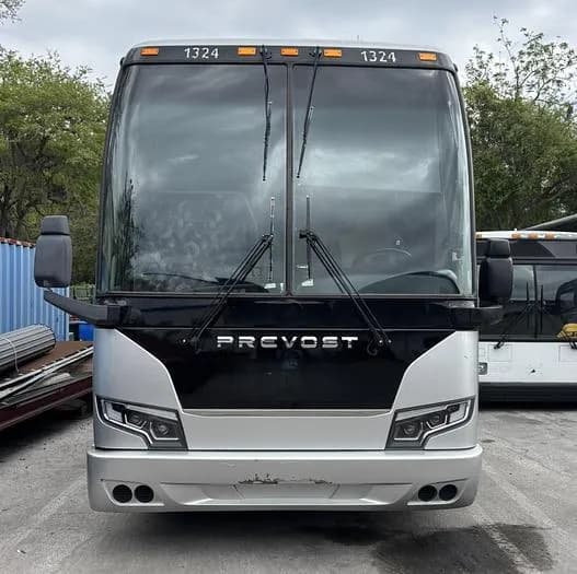 2016 Prevost H3-45 Coach - Image 3