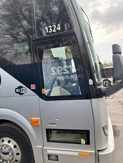 2016 Prevost H3-45 Coach - Image 6