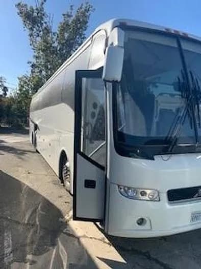 2018 Volvo 9700 Coach - Image 1