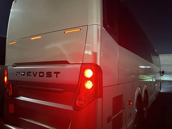 2013 Prevost H3-45 Coach - Image 4