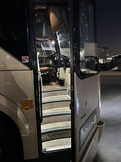 2013 Prevost H3-45 Coach - Image 6
