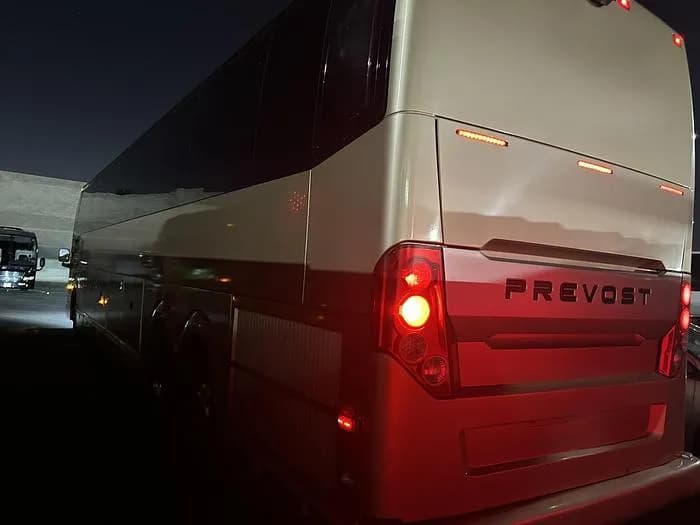 2013 Prevost H3-45 Coach - Image 2