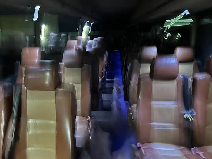 2013 Prevost H3-45 Coach - Image 9