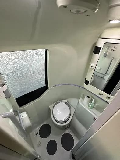2015 Volvo 9700 Coach - Image 10