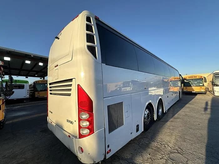 2015 Volvo 9700 Coach - Image 2