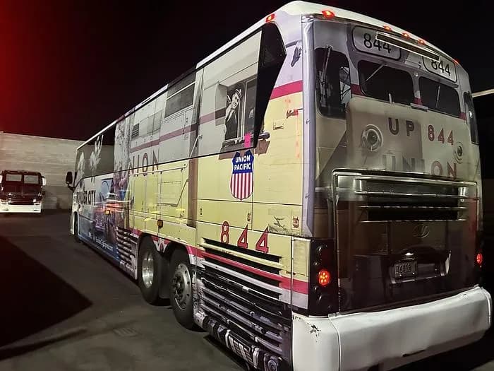 2006 Mci J4500 Coach - Image 3