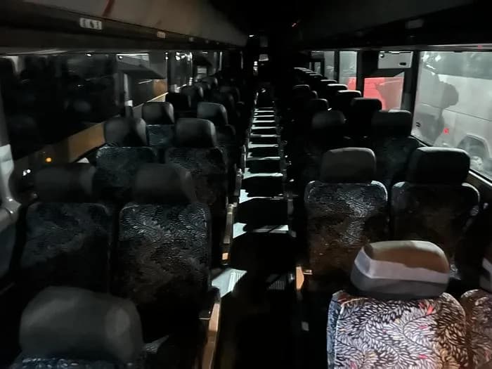2006 Mci J4500 Coach - Image 9