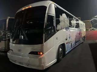 2006 Motor Coach Industries J4500 bus