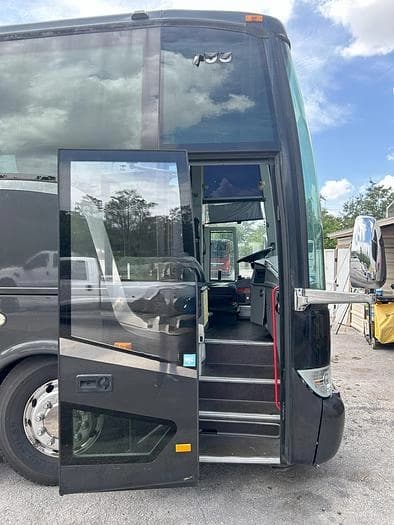 2015 Van hool TX45 Coach - Image 2