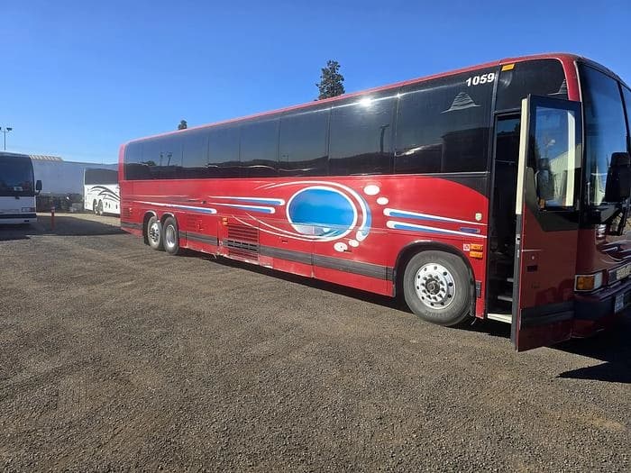 2001 Prevost XLII Coach - Image 2