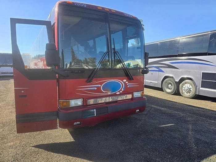 2001 Prevost XLII Coach - Image 3