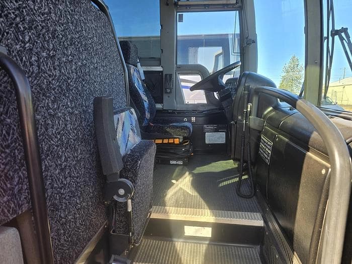 2001 Prevost XLII Coach - Image 7