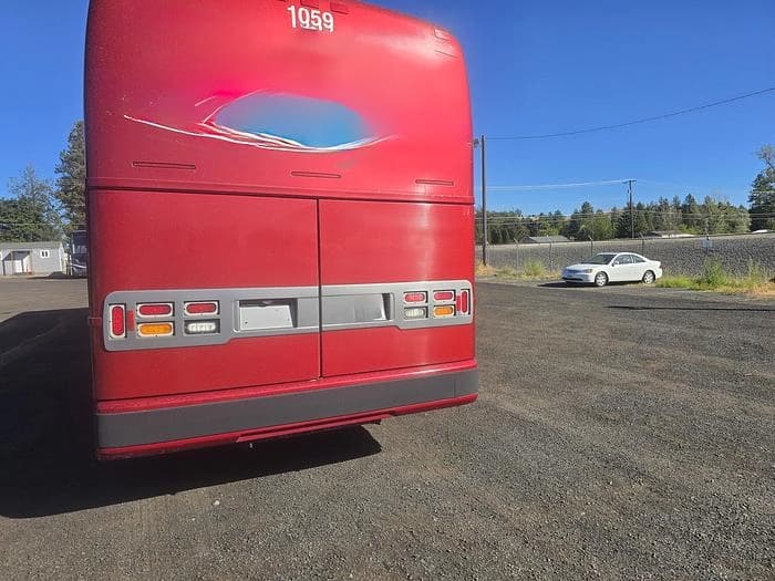 2001 Prevost XLII Coach - Image 4