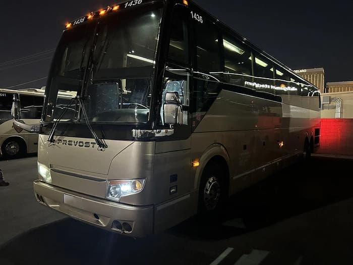 2014 Prevost H3-45 Coach - Image 1