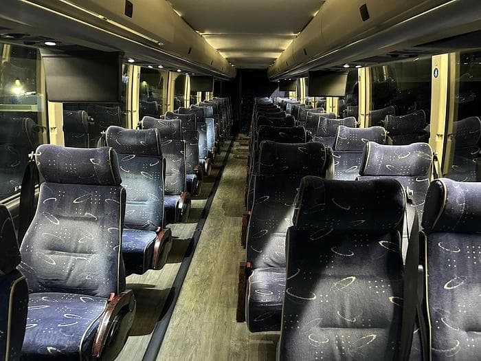 2014 Prevost H3-45 Coach - Image 10