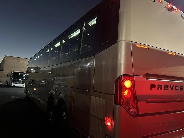 2014 Prevost H3-45 Coach - Image 2