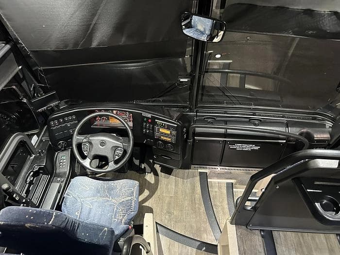 2014 Prevost H3-45 Coach - Image 7