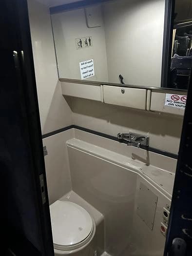 2014 Prevost H3-45 Coach - Image 12