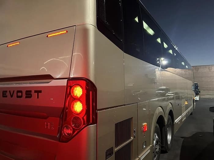 2014 Prevost H3-45 Coach - Image 4