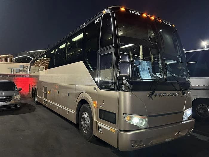 2014 Prevost H3-45 Coach - Image 3