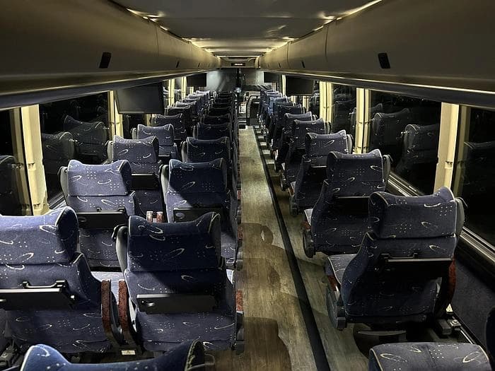 2014 Prevost H3-45 Coach - Image 8