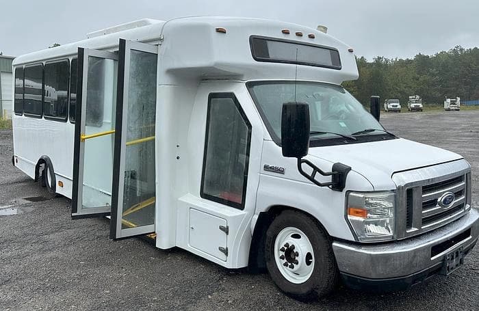 2016 Champion E450 Shuttle Bus - Image 3