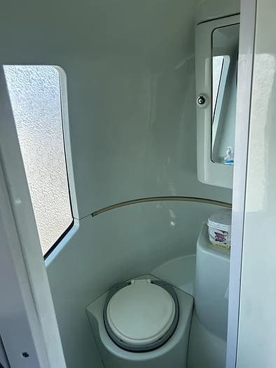2016 Volvo 9700 Coach - Image 8