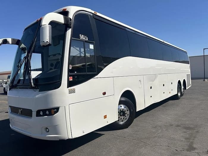2016 Volvo 9700 Coach - Image 1