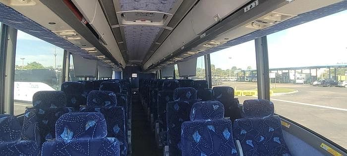 2008 Mci J4500 ADA Coach - Image 4