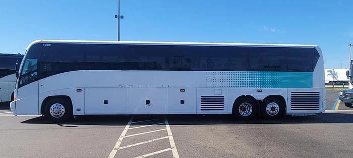 2008 Mci J4500 ADA Coach - Image 3