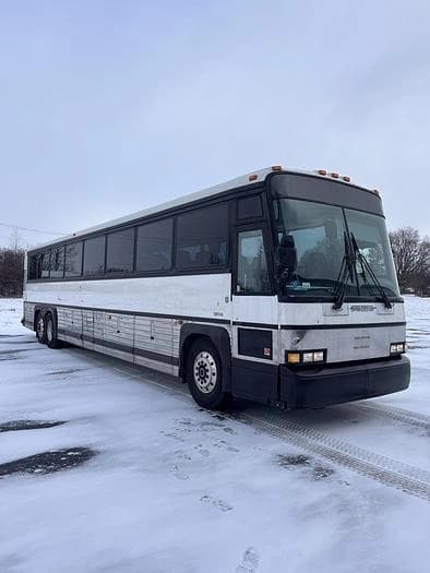 1994 Mci 102DL3SS Coach - Image 1