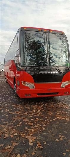 2017 Prevost H3-45 Coach - Image 2