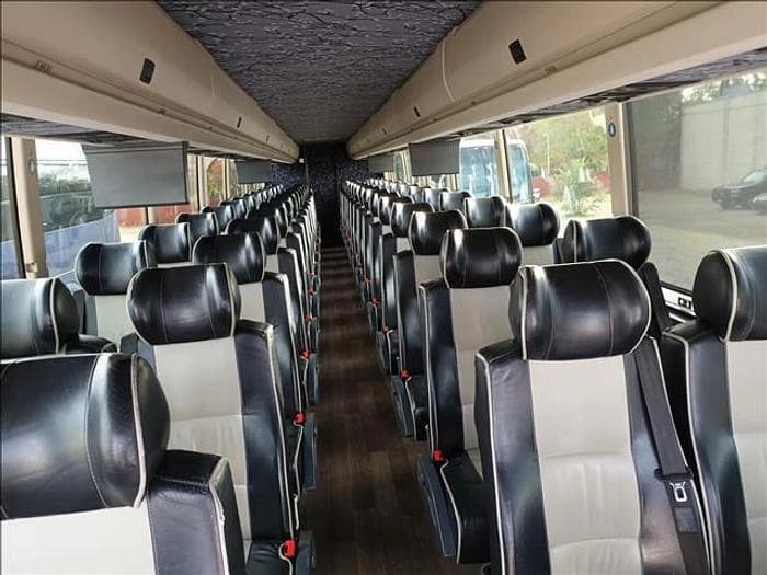 2017 Prevost H3-45 Coach - Image 8