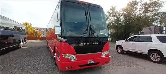2017 Prevost H3-45 Coach - Image 2