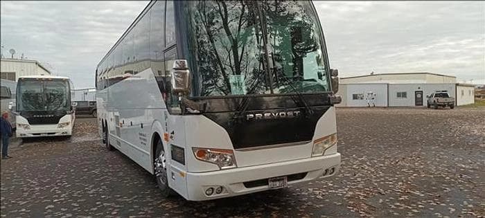 2017 Prevost H3-45 Coach - Image 1