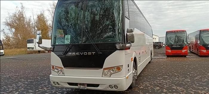 2017 Prevost H3-45 Coach - Image 3